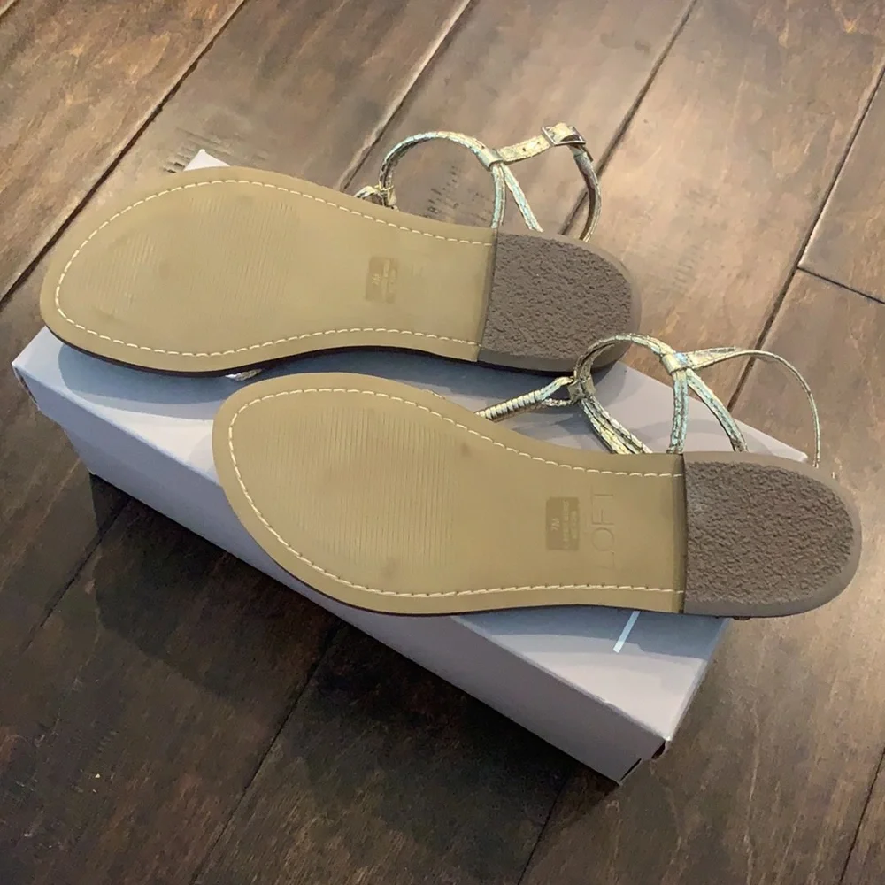 NIB LOFT Gold Snakeskin Print T-Strap Sandals Size 7